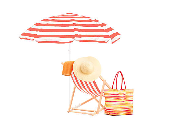летний аксессуары - outdoor chair beach chair umbrella стоковые фото и изображения