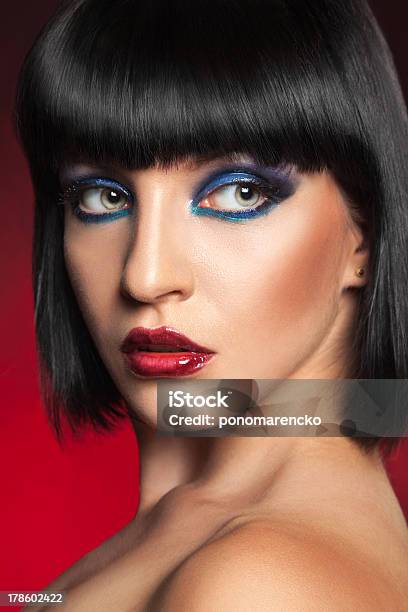 Sexy Brunette Con Maquillaje Profesional Foto de stock y más banco de imágenes de 20-24 años - 20-24 años, Adulto, Adulto joven