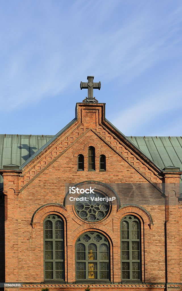 Iglesia de la ciudad - Foto de stock de Anticuado libre de derechos