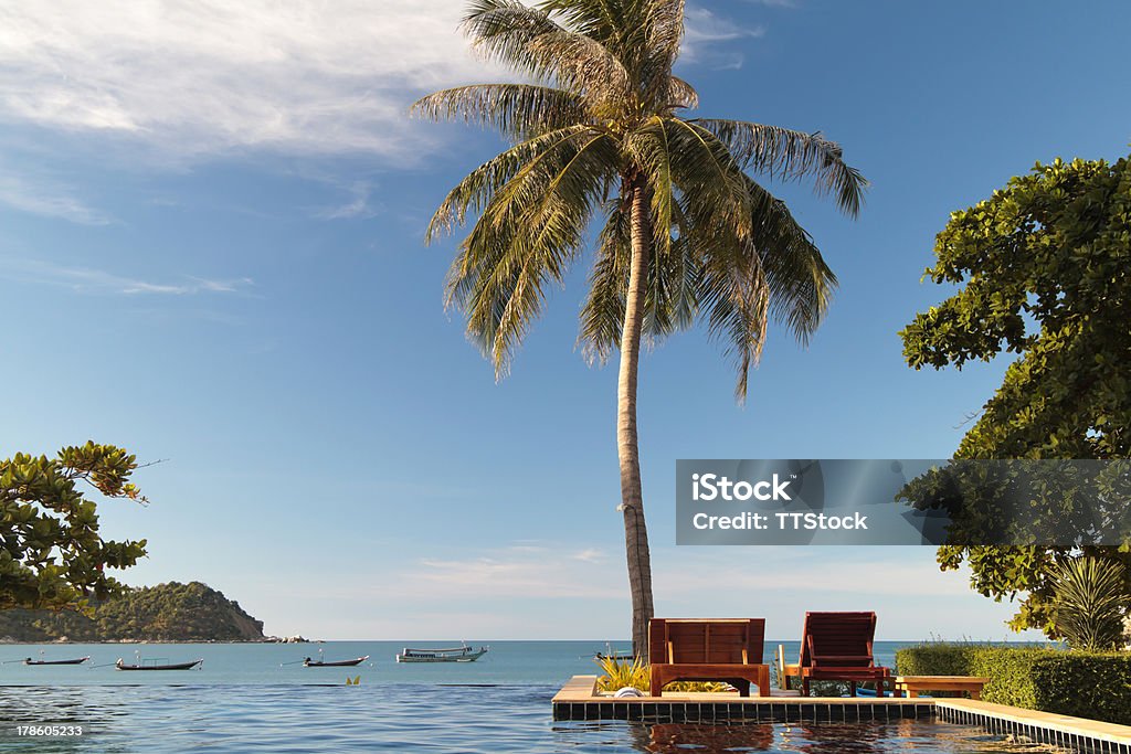 Swimmingpool mit Blick auf das Meer - Lizenzfrei Asien Stock-Foto