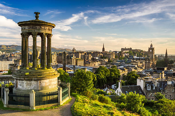 hermosa vista de la ciudad, edimburgo - edinburgh fotografías e imágenes de stock