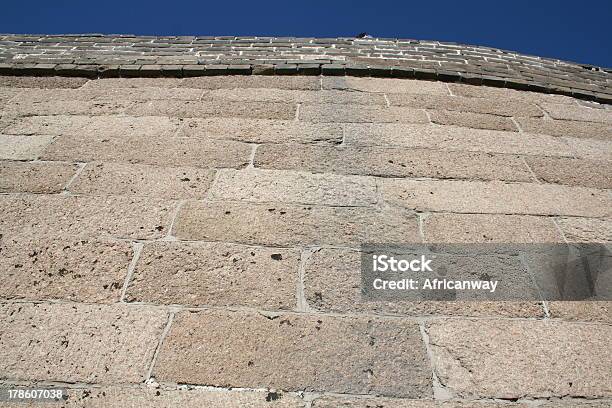 Detalhe De Tijolos De Pedra Grande Muralha Da China Perto De Pequim - Fotografias de stock e mais imagens de Antigo