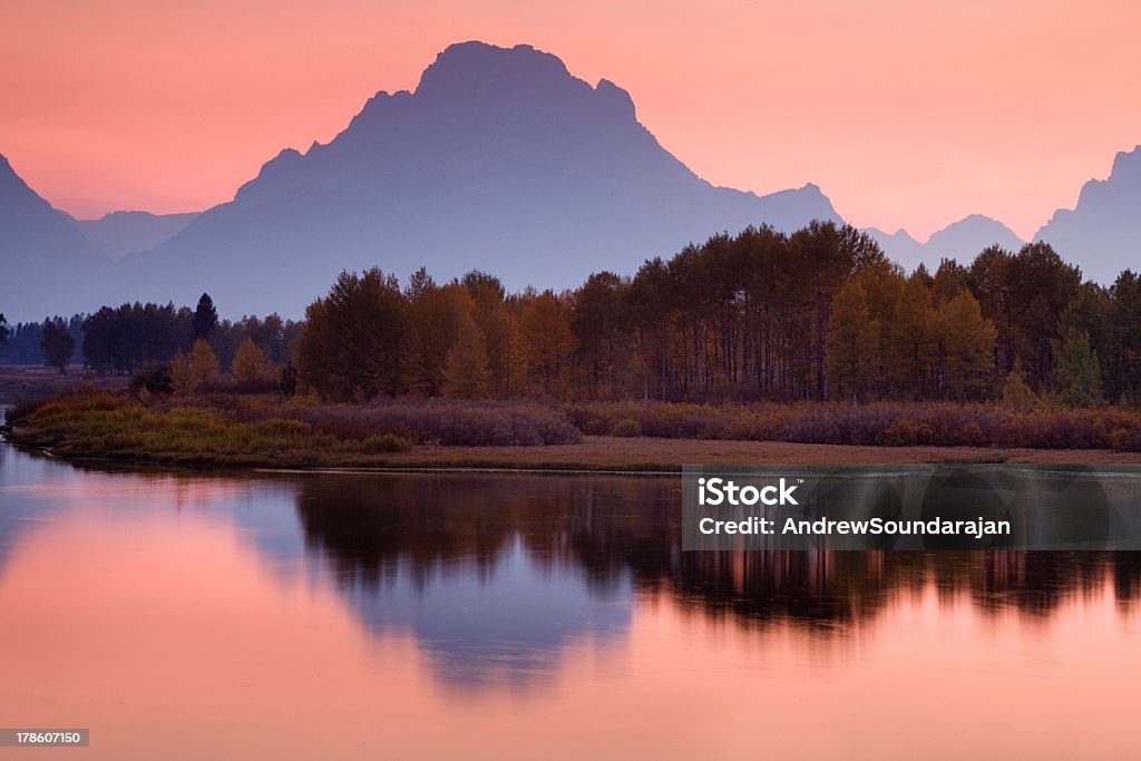 Autunno tramonto a Oxbow Bend - Foto stock royalty-free di Acqua