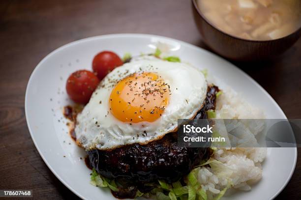 Japońskim Stylu Locomoco - zdjęcia stockowe i więcej obrazów Jedzenie barowe - Jedzenie barowe, Kultura hawajska, Loco Moco