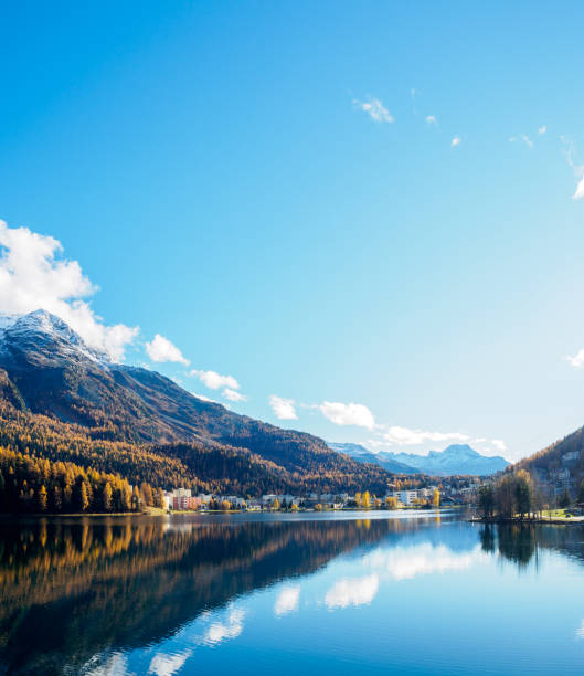 panoramablick auf den st. moritzer see, schweiz. - engadine alps landscape autumn european alps stock-fotos und bilder