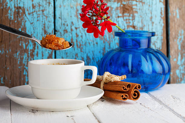 caramello e caffè con zucchero di cannella - single flower brown wood spice foto e immagini stock
