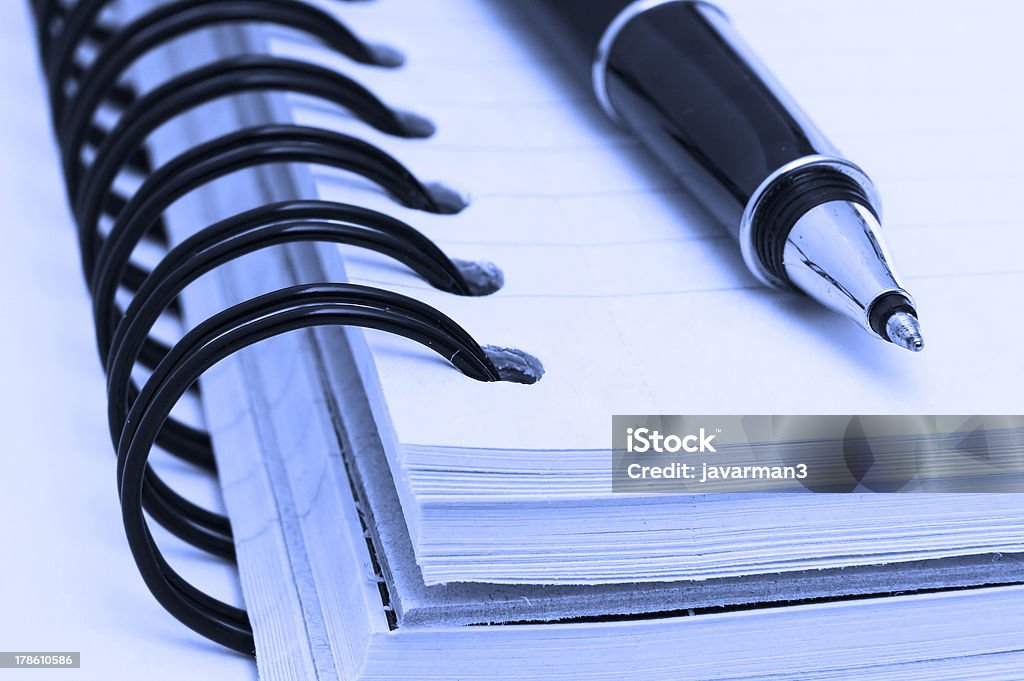 Bloco de notas e canetas - Foto de stock de Agenda royalty-free