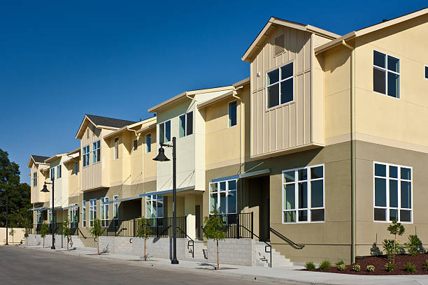 istock Row of Townhomes 178611091