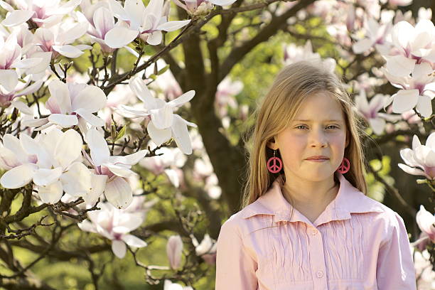 magnolia - magnolia blossom flower head single flower stock-fotos und bilder