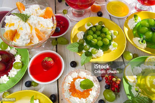 Tabla Laden Con Varios Tipos De Gelatinas Y Pastas Para Foto de stock y más banco de imágenes de Alimento