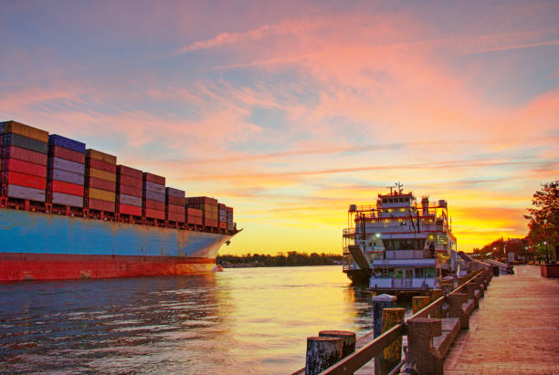 istock Savannah Riverfront with Paddle Bote and Freighter at Sunrise- Savannah, Georgia 1786174742