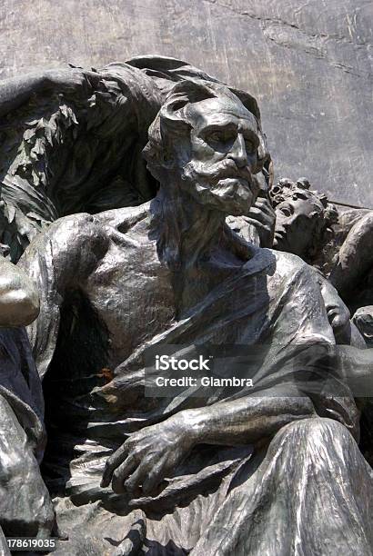 Monumento A Giuseppe Verdi - Fotografie stock e altre immagini di Giuseppe Verdi - Giuseppe Verdi, Statua, Artista