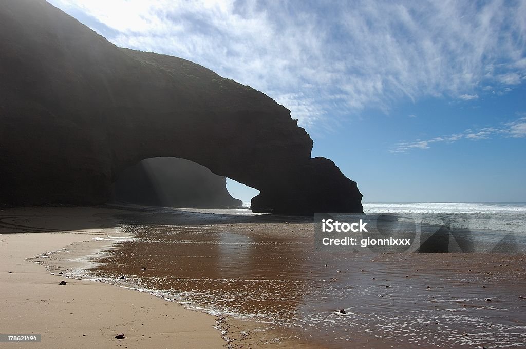 Łuk na ocean, Legzira beach-Sidi Ifni, Maroko - Zbiór zdjęć royalty-free (Afryka)