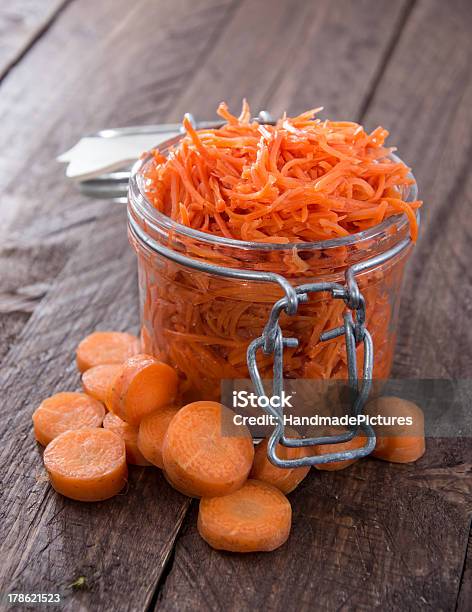 Frisch Zubereiteten Karottensalat Stockfoto und mehr Bilder von Fotografie - Fotografie, Frische, Gemüse
