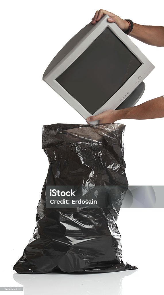 Mann werfen einem pc-monitor im Müllsack - Lizenzfrei Computer Stock-Foto