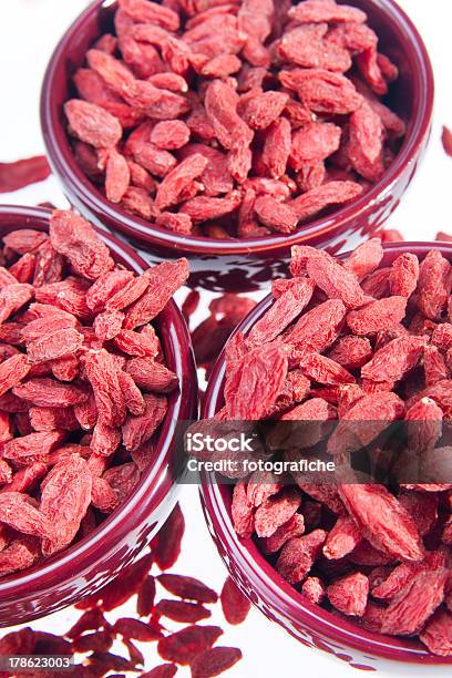 Bacche Di Goji - Fotografie stock e altre immagini di Adulto in età matura - Adulto in età matura, Alimentazione sana, Alimenti secchi