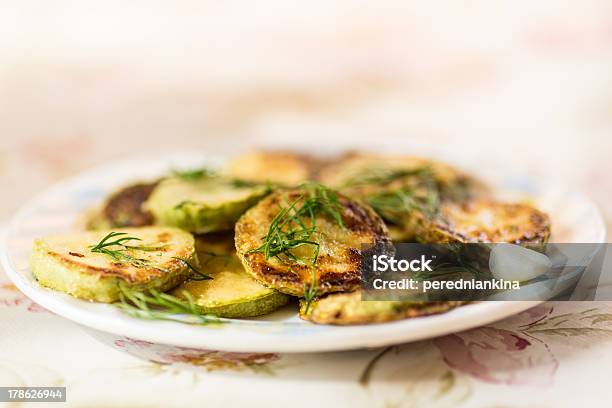 Frittierte Zucchini Stockfoto und mehr Bilder von Dill - Dill, Erfrischung, Essbare Verzierung