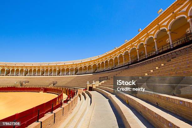 Sitze Der Stierkampfarena Sevilla Spanien Stockfoto und mehr Bilder von Stadion - Stadion, Stierkampfarena, Alt
