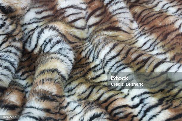 Tierpelz Stockfoto und mehr Bilder von Decke - Bettwäsche - Decke - Bettwäsche, Tiger, Tigerfell