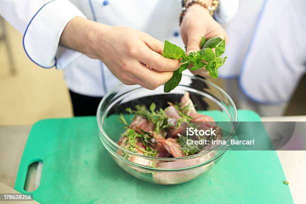 Preparação De Carne - Fotografias de stock e mais imagens de Carne - Carne, Carne de Vaca, Chefe de Cozinha