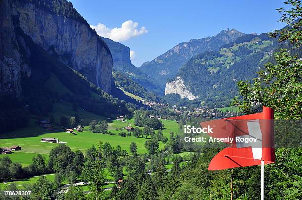 Vale Suíça Vista Clássica - Fotografias de stock e mais imagens de Alpes Europeus - Alpes Europeus, Bandeira, Beleza natural