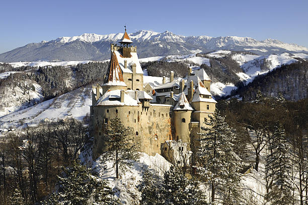 farelo (dracula s) castelo da transilvânia, roménia - transylvania imagens e fotografias de stock