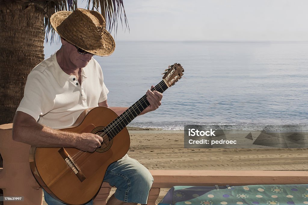 Guitarman na praia - Royalty-free Chapéu de Sol Foto de stock