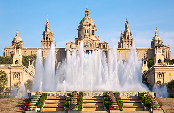 museu nacional de arte da catalunha e a fonte mágica - mnac - fotografias e filmes do acervo