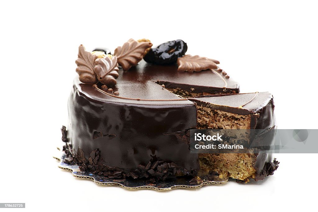 Gâteau au chocolat et aux noix et prunes. - Photo de Aliment libre de droits