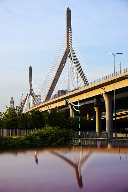 「ザキム・バンカーヒル記念橋 - leonard p zakim bunker hill memorial bridge ストックフォトと画像