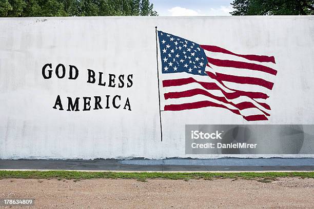 Deus Abençoa A América Nebreaska - Fotografias de stock e mais imagens de Direita política - Direita política, Propaganda, Amor