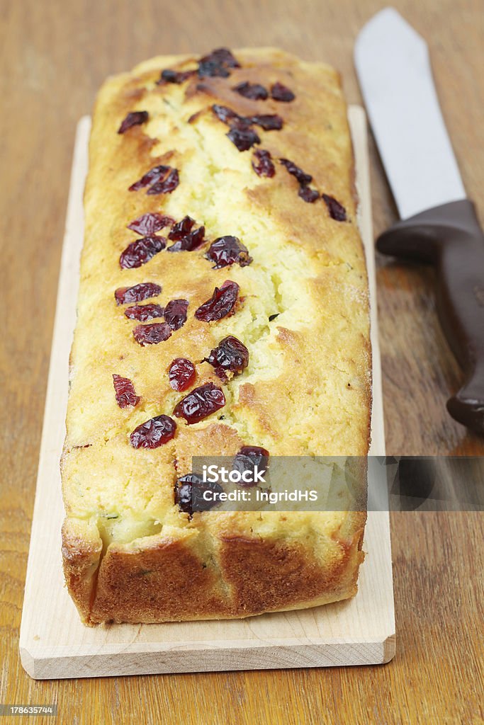 Хлеб из цуккини с cranberries - Стоковые фото Без людей роялти-фри