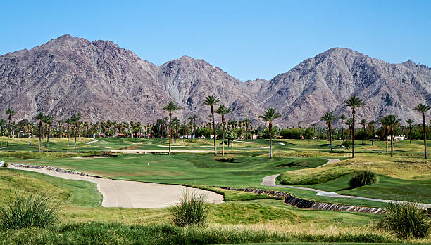 paysage du parcours de golf - lawn desert golf california photos et images de collection