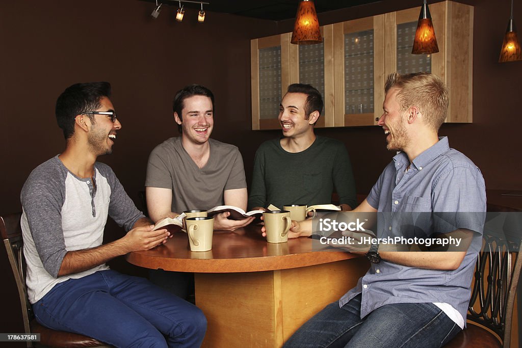 Men's Group Bibel Arbeitszimmer - Lizenzfrei Männer Stock-Foto