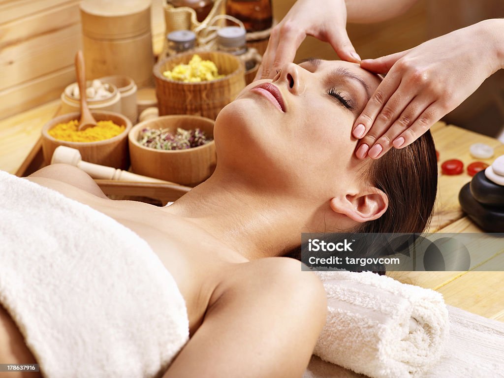 Mulher ficar Massagem facial. - Royalty-free Adulto Foto de stock