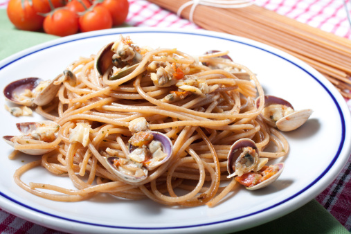 wholemeal spaghetti with clams