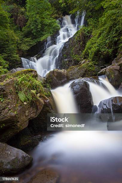 Cascata Torc - Fotografie stock e altre immagini di Acqua - Acqua, Acqua corrente, Acqua fluente