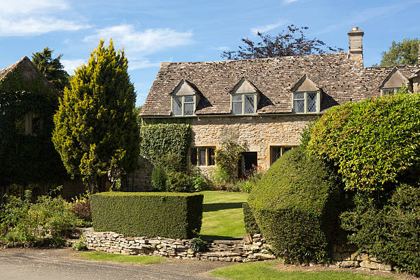 istock Old stone house in Icomb in the Cotswolds 178642535