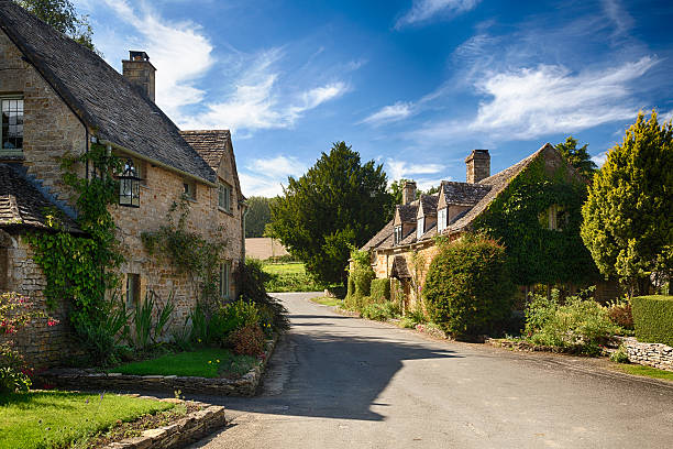 istock Old cotswold stone houses in Icomb 178642536