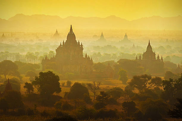 istock Sunrise over temples of Bagan 178653179