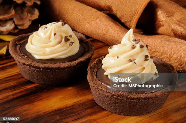 Crema Dessert Torte Al Cioccolato - Fotografie stock e altre immagini di Ambra - Ambra, Autunno, Cibo