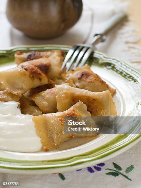 Ravioli Fritto - Fotografie stock e altre immagini di Cena - Cena, Cibi e bevande, Cibo