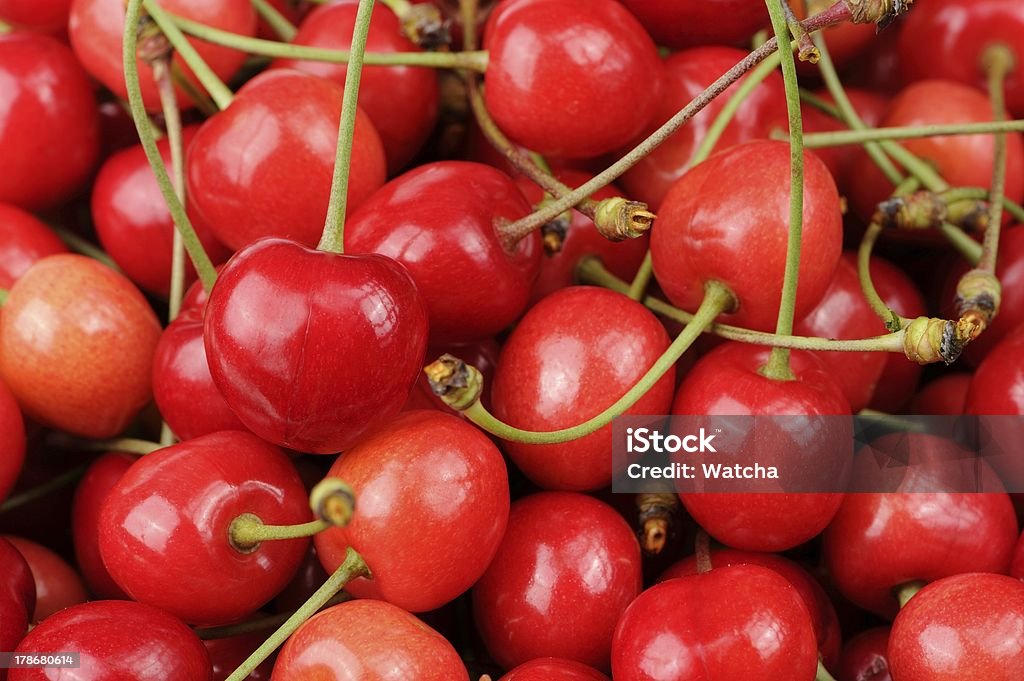 Красный очаровательными вишнями - Сток�овые фото Без людей роялти-фри