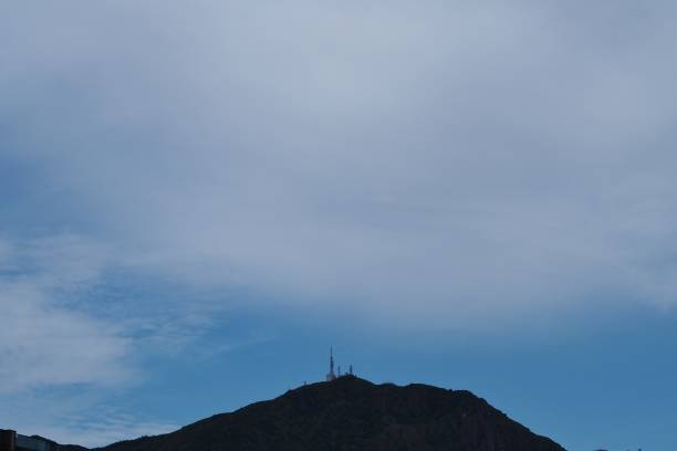 山の上のレーダーステーション , 香港 - kowloon peninsula audio ストックフォトと画像
