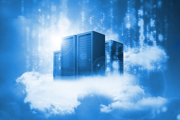 servidores de datos en reposo sobre nubes en azul - cloud server fotografías e imágenes de stock