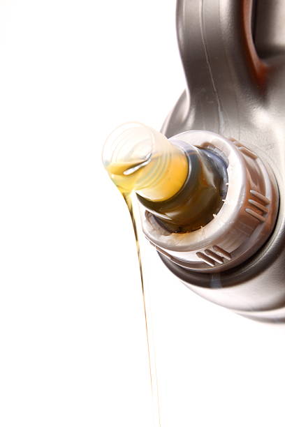 istock Can with car engine oil pouring isolated 178705693