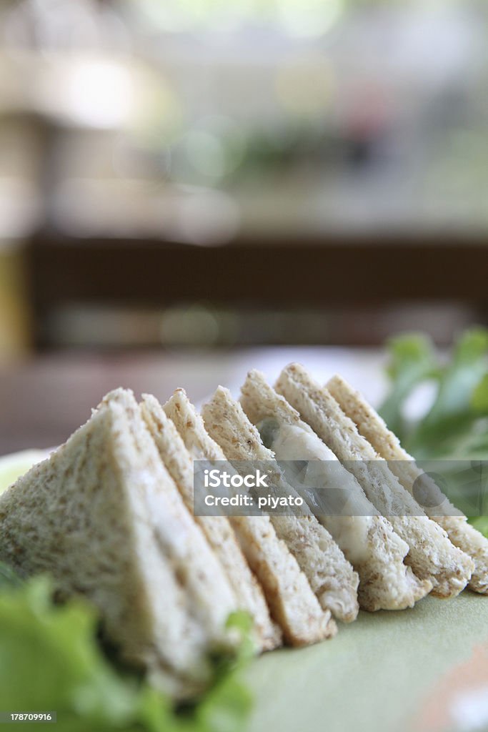 Тунец Бутерброд изолированные на белом фоне - Стоковые фото Без людей роялти-фри