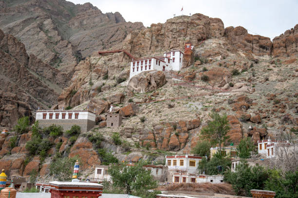 o monastério de hemis é um mosteiro budista do himalaia (gompa) da linhagem drukpa, em hemis, ladakh, índia - tibet monk architecture india - fotografias e filmes do acervo