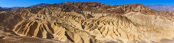 zabriskie punto en el valle de la muerte - sand dune sand orange california fotografías e imágenes de stock