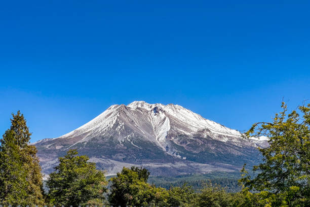 istock Mount Adams, Washington from the southeast 1787121801
